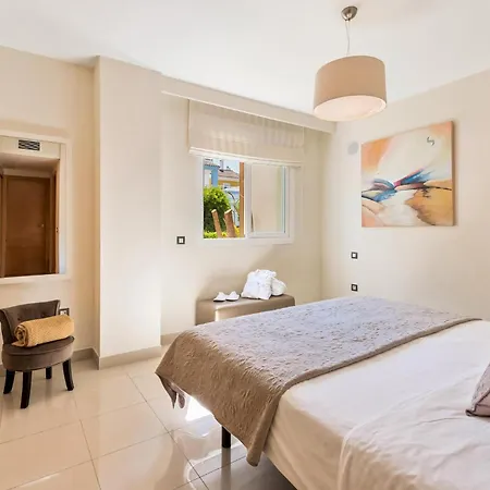 شقة 3 Bedroom Beautiful In إِستيبونا