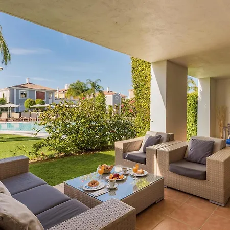 3 Bedroom Beautiful In شقة إِستيبونا