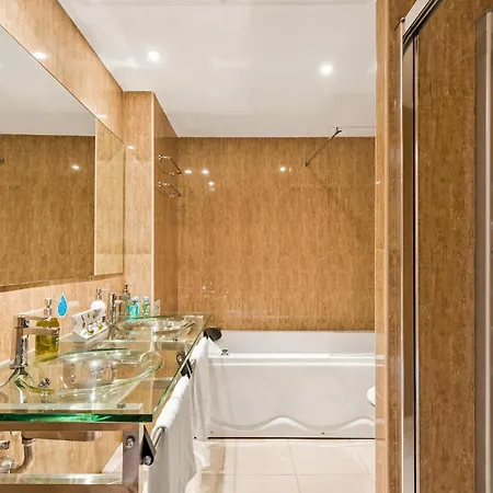 3 Bedroom Beautiful In شقة *
